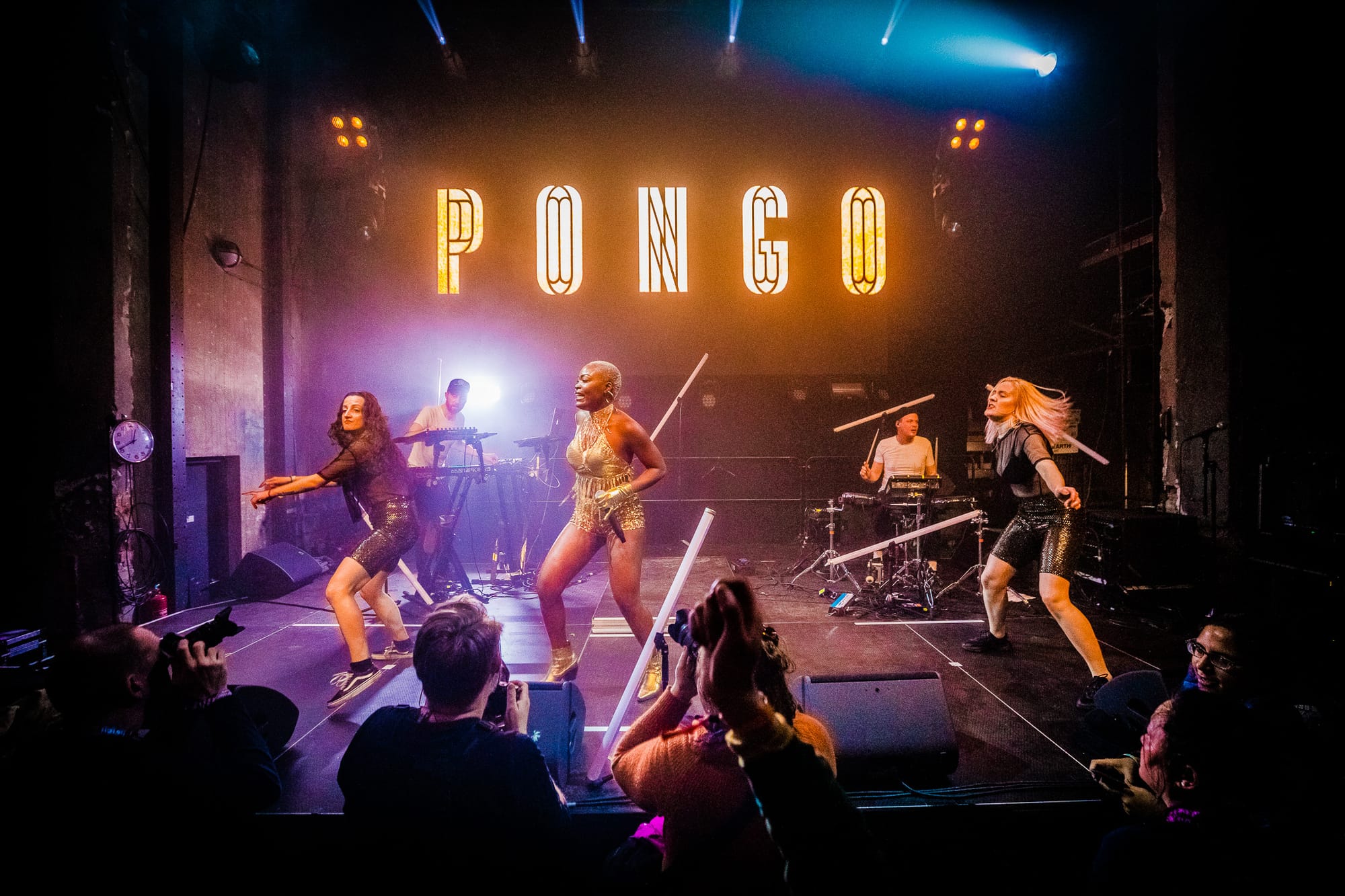 Eurosonic Noorderslag Festival, Michaela Piklová danseuse à gauche et Pongo, Groningen Pays-Bas © Ben Houdijk